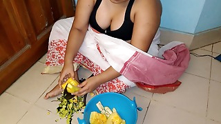 (Family Sex) StepMom chopping vegetable suddenly saree fell from her chest i seeing big tits & fucked Her-Cum on her ass
