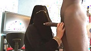 Suceuse en niqab