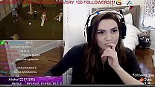 Streamer accidently shows porn on screen