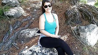(Public blowjob) Outdoor flashing and sucking dick in the mountain