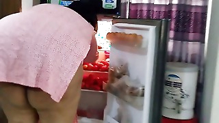Indian hot big ass aunty gets stuck her head in fridge while taking out food, Then neighbor fucks her huge ass & cum