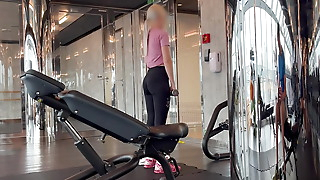 I like an unknown girl from the cruise ship gym, I go to her room to fuck her and she gives me a blowjob until I finish cumming