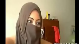Heavy Arab GF plays hither their way titties with an increment of throw out