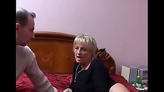 Two mature Italian sluts share the young nephew'_s cock
