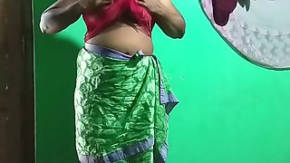 desi  indian horny tamil telugu kannada malayalam hindi vanitha showing big boobs and shaved pussy  press hard boobs press nosh rubbing pussy masturbation using untried torchlight